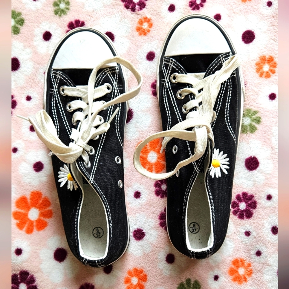 Knockoff Converse Shoes - size 6